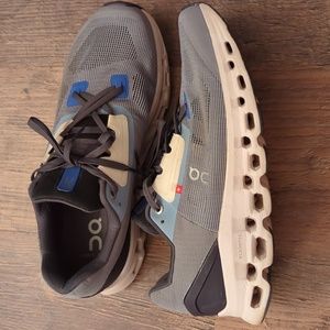 On Cloud Cloud Stratus running shoes